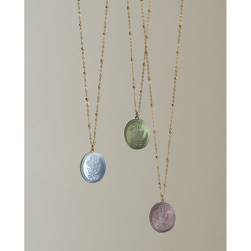 Botanische parelmoer medaillon ketting