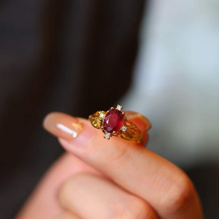 Natuurlijke Ruby Solitaire-instructiering