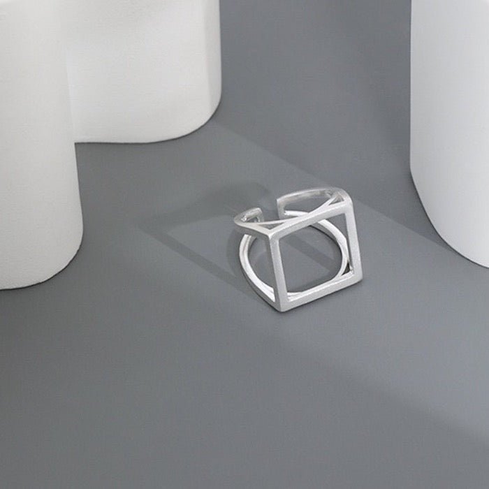 Minimalistische stoere look vierkante ring