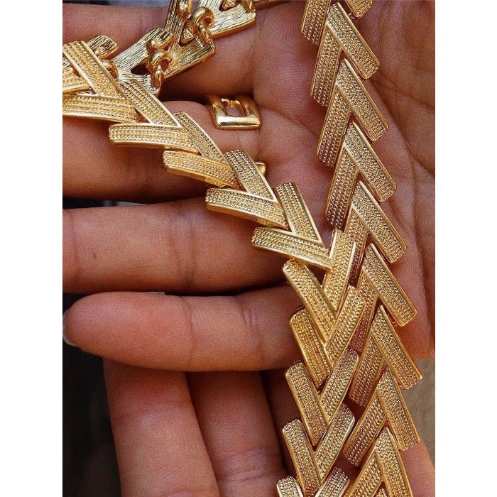 Gedurfde look V-ketting en armband
