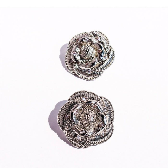 Verfijnde zilveren Camellia ketting en oorbellen set
