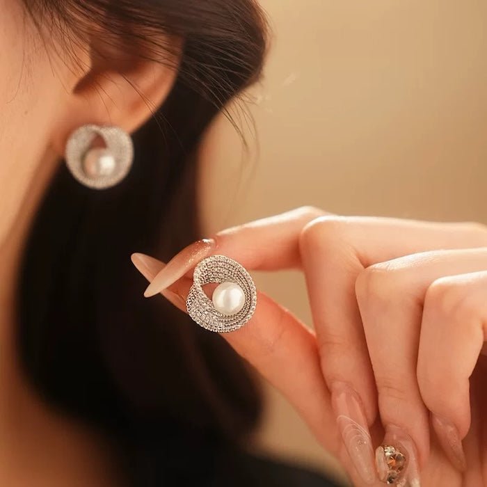 Lichtgevende parel omhelzing Stud Oorbellen