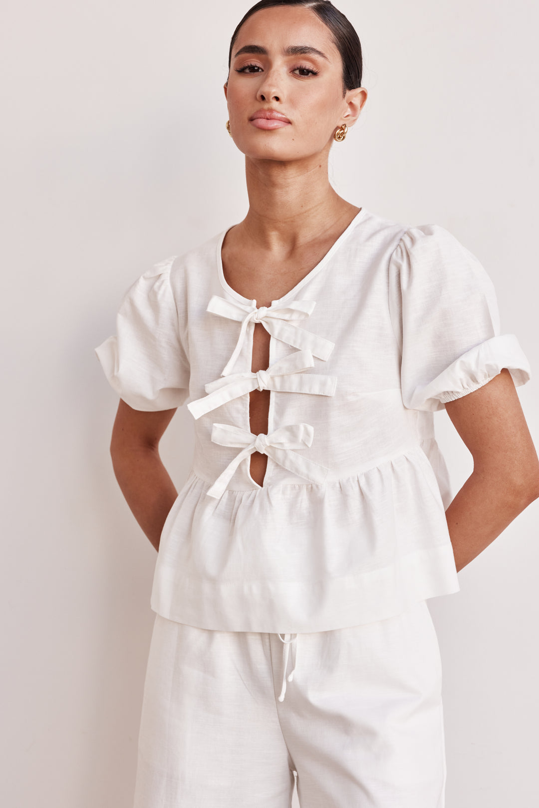 White Linen Bow Tie Front Top – Puff Sleeve Peplum Blouse-0